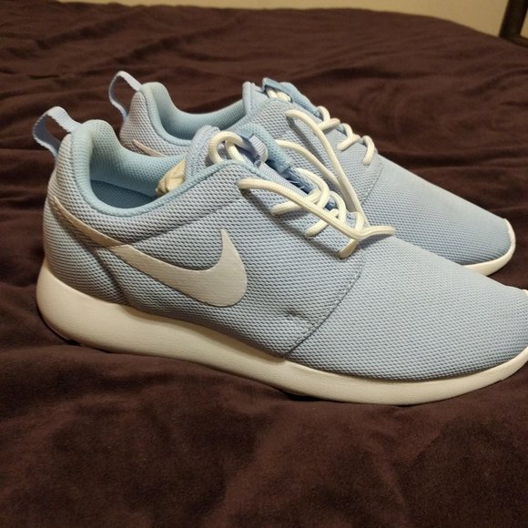 light blue nike trainers womens